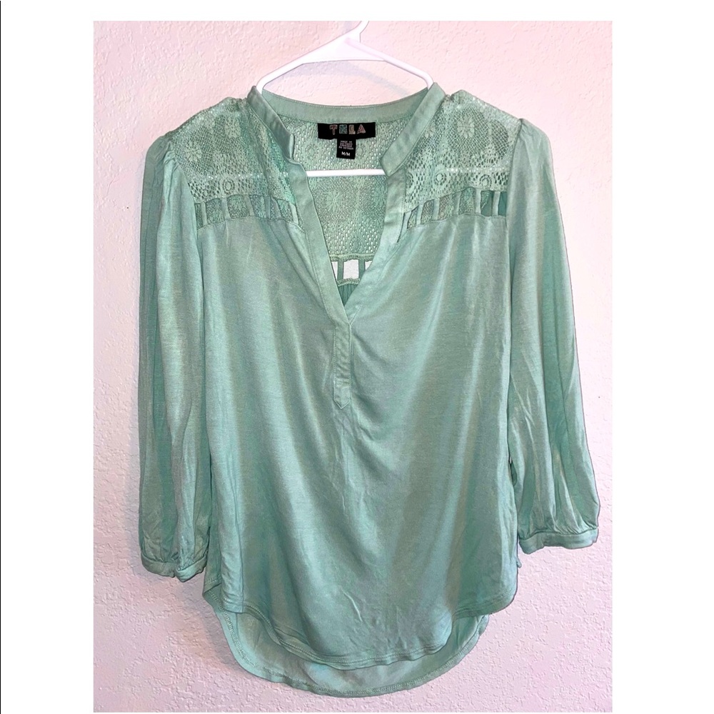 Lace shoulder long sleeve